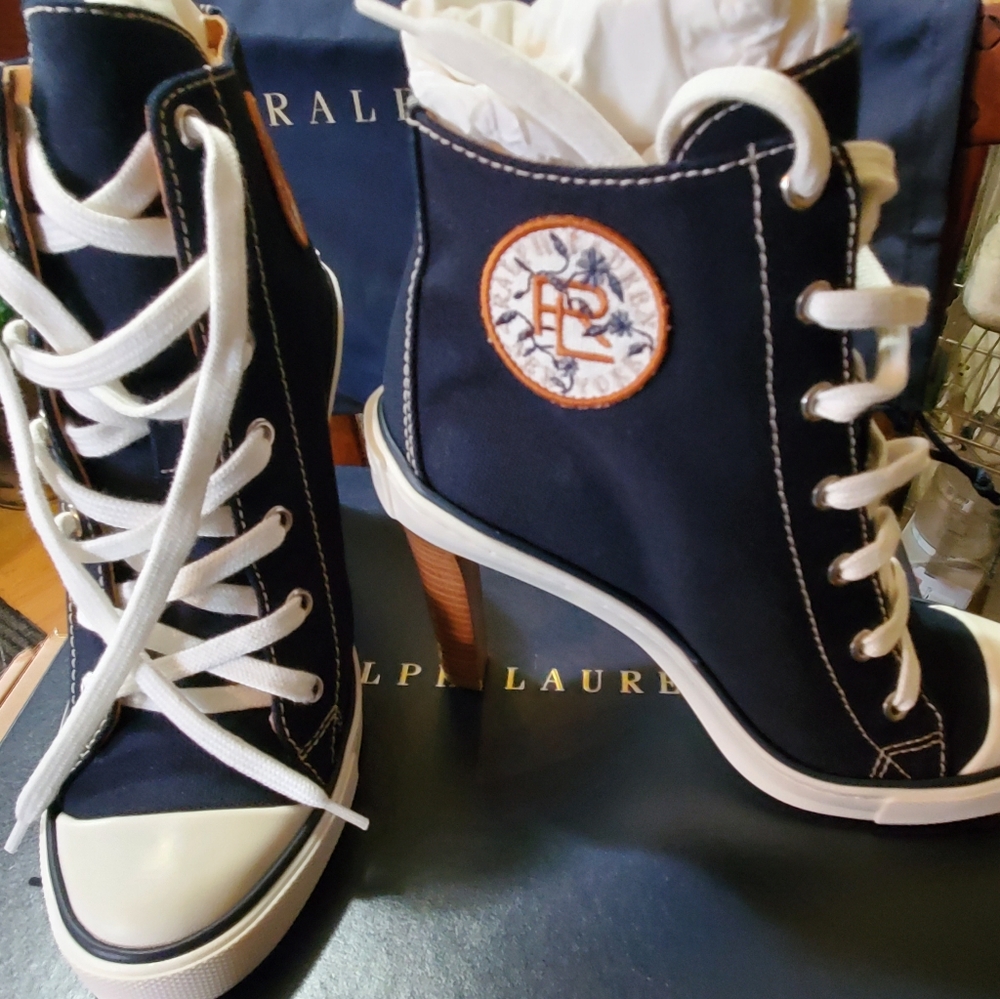 Brand new Ralph Lauren Raelynn Boots - Picture 4 of 9